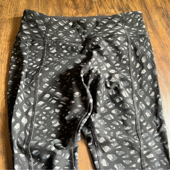 Lululemon Athletica Tight Stuff Gray & Black Spotted Leggings | 6 - Picture 6 of 8